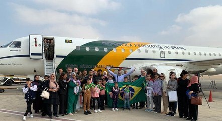  Voo com brasileiros que estavam em Gaza deixa o Egito com destino ao Brasil