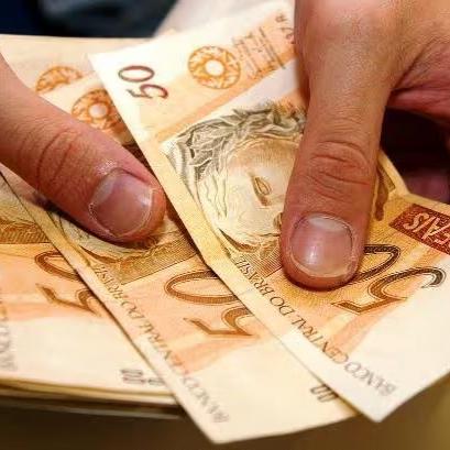  Governo prevê salário mínimo de R$ 1.502 para 2025, com alta de 6,37% sobre valor atual
