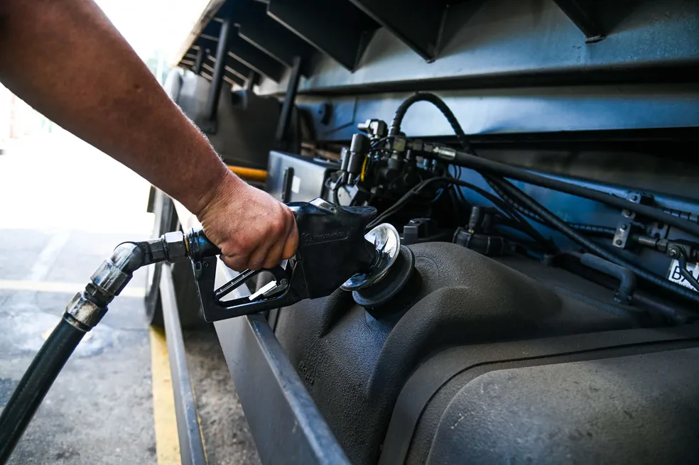 Petrobras anuncia redução de R$ 0,16 no litro do diesel para as distribuidoras