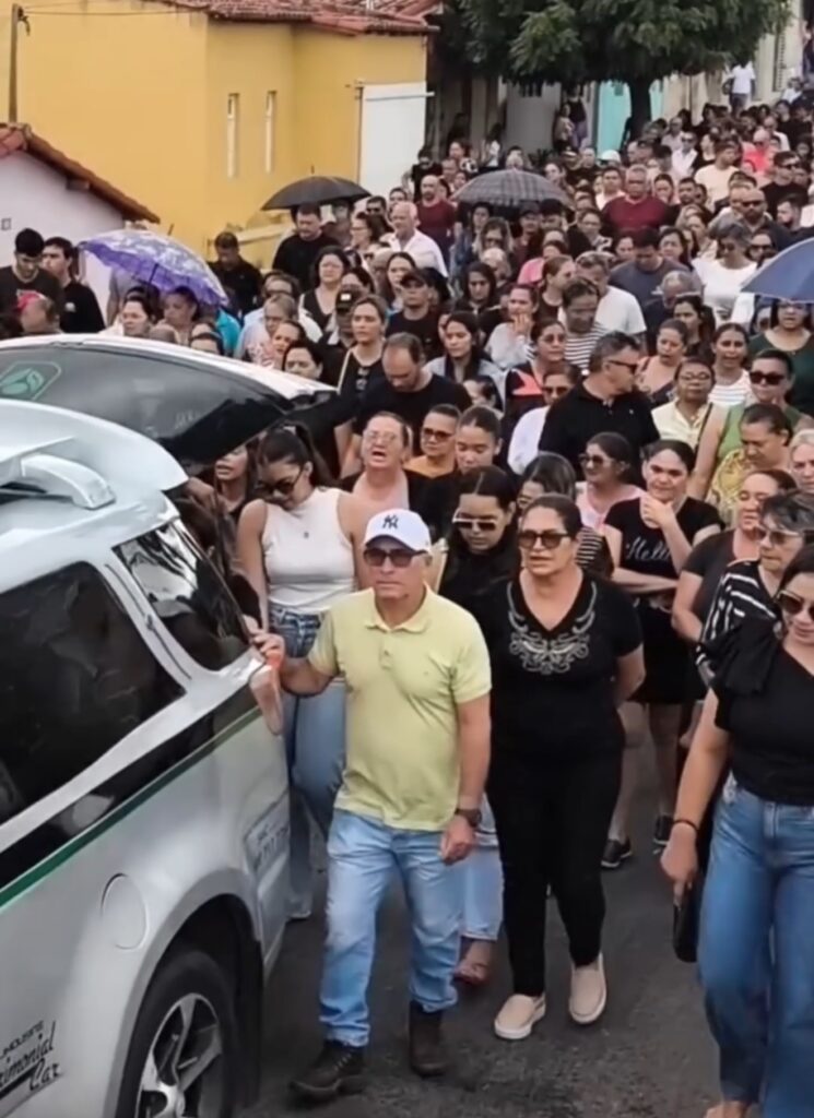 Comoção: Centenas de pessoas se despedem de mulher atropelada em Cerro Corá
