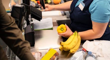 Seis em cada dez dívidas no cartão são de compras em supermercados